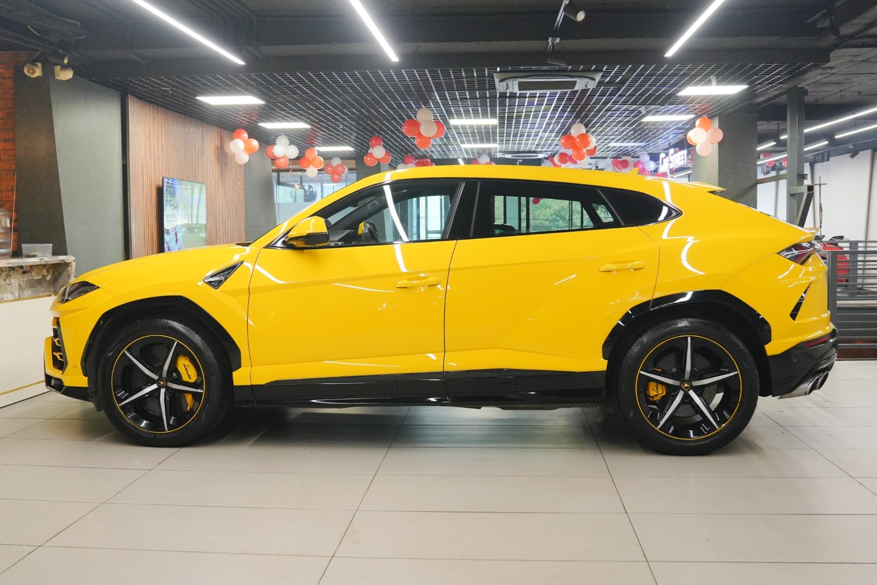 Lamborghini Urus V8